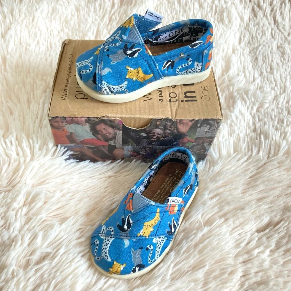 Toms Disney It’s A Small World Animal Print Baby Shoes